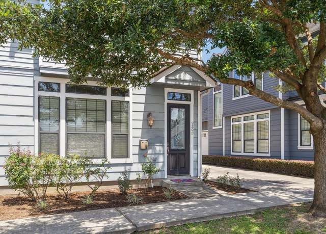 Property at 920 Lawrence St Unit D, Houston, TX 77008, 3 beds, 2.5 baths