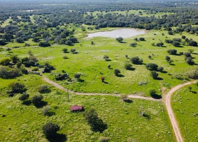 Property at 10 Garrett Rd, Yoakum, TX 77995