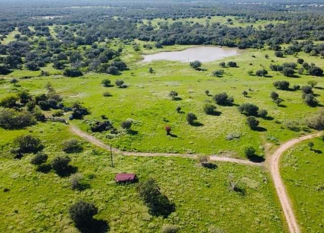 Property at 10 Garrett Rd, Yoakum, TX 77995