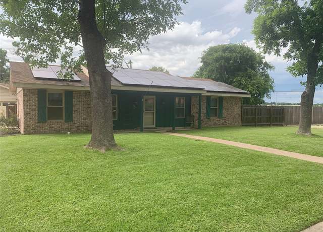 Property at 1707 Shawnee St, Navasota, TX 77868, 3 beds, 2 baths