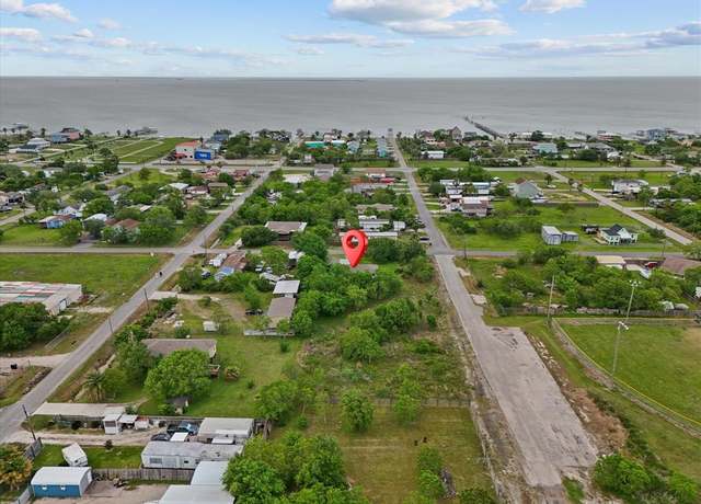 Property at 302 19th St, San Leon, TX 77539, 3 beds, 2 baths