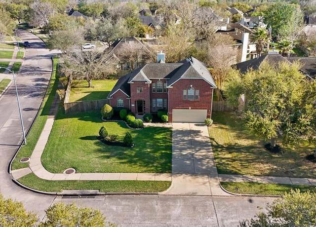 Property at 8106 Cross Trail Dr, Sugar Land, TX 77479, 4 beds, 2.5 baths