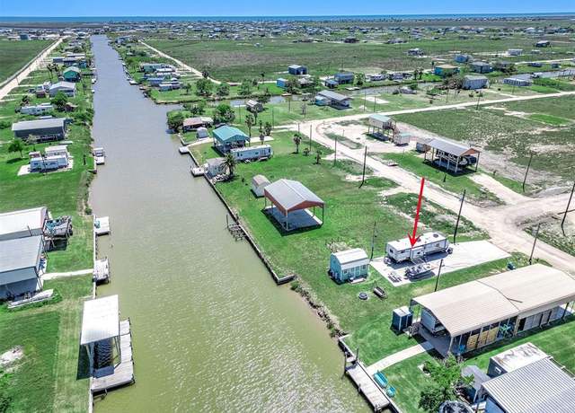 Property at 637 Mariner St, Sargent, TX 77414