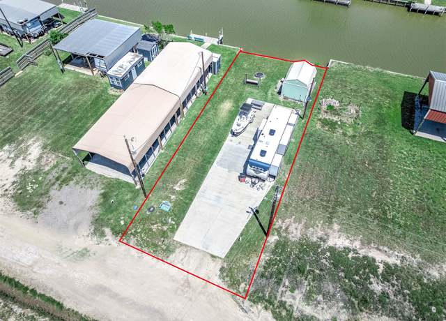 Property at 637 Mariner St, Sargent, TX 77414