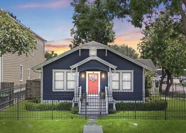 Property at 200 E 26th St, Houston, TX 77008, 3 beds, 2 baths