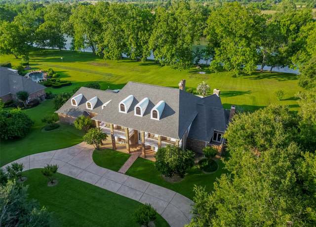 Property at 4010 Brynmawr Dr, Richmond, TX 77406, 5 beds, 4 baths