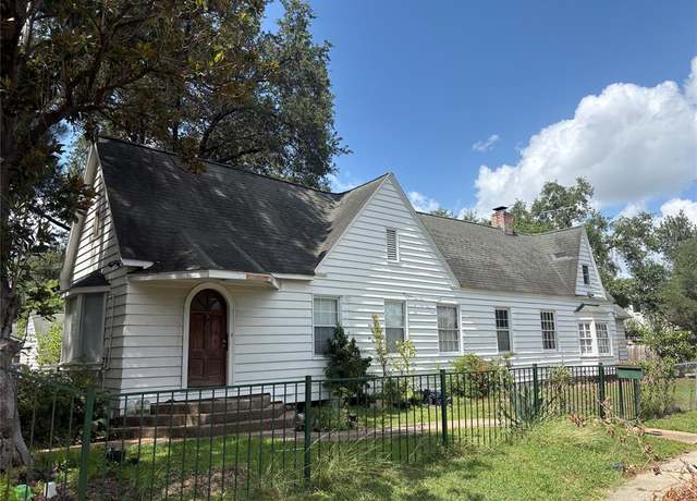 Property at 2302 Wordsworth St, Houston, TX 77030, 4 beds, 3.5 baths