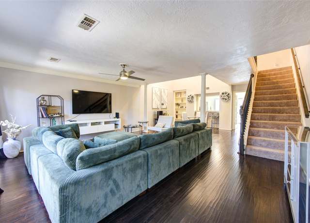 Property at 5830 Sampley Way #5830, Houston, TX 77092, 2 beds, 2.5 baths