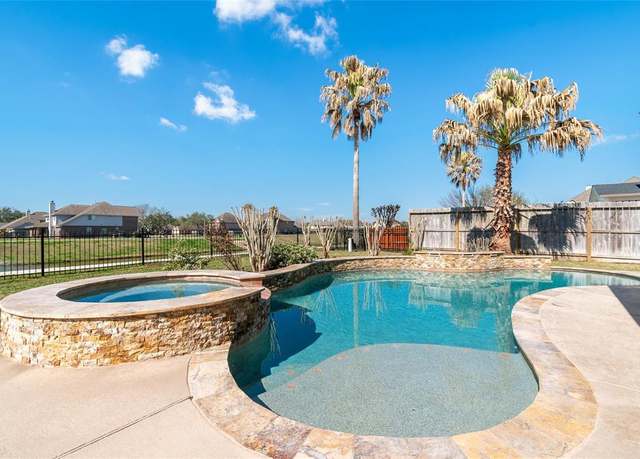 Property at 522 West Lake Dr, Friendswood, TX 77546, 5 beds, 3.5 baths
