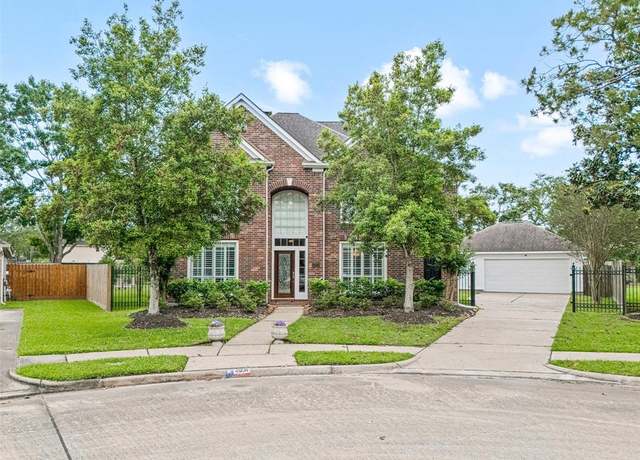 Property at 2031 Lodge Crest Ct, League City, TX 77573, 4 beds, 3.5 baths