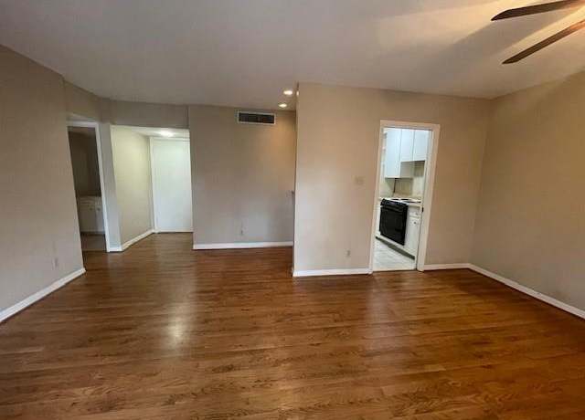 Property at 2824 Briarhurst Dr #10, Houston, TX 77057, 1 bed, 1 bath