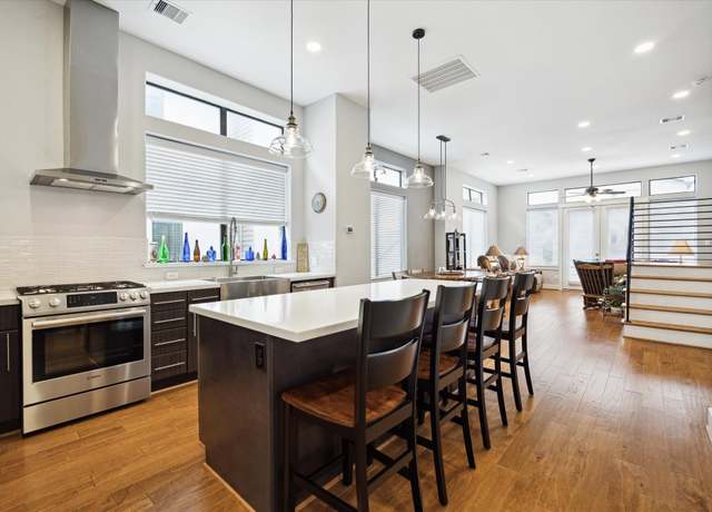 Property at 4618 La Branch St, Houston, TX 77004, 3 beds, 3.5 baths