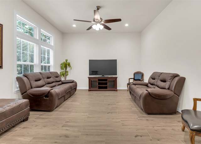 Property at 15341 Fm 1485 Rd, Conroe, TX 77306, 2 beds, 1 bath