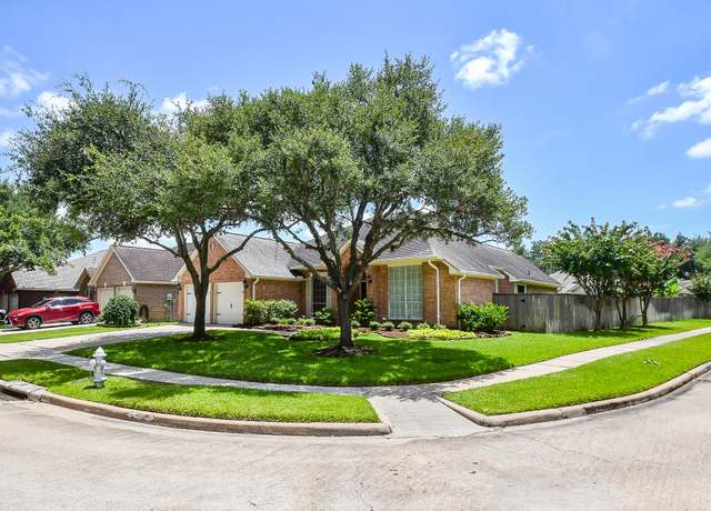 Property at 1723 River Trl, Sugar Land, TX 77479, 3 beds, 2 baths
