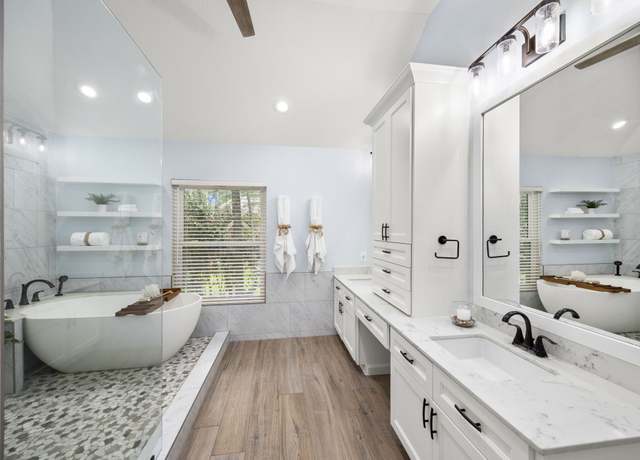 Property at 22 Windfern Pl, The Woodlands, TX 77382, 4 beds, 2.5 baths