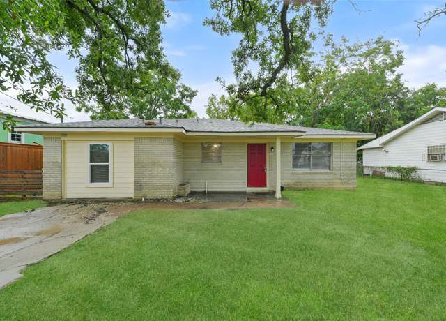 Property at 2803 22nd St, Dickinson, TX 77539, 4 beds, 2 baths