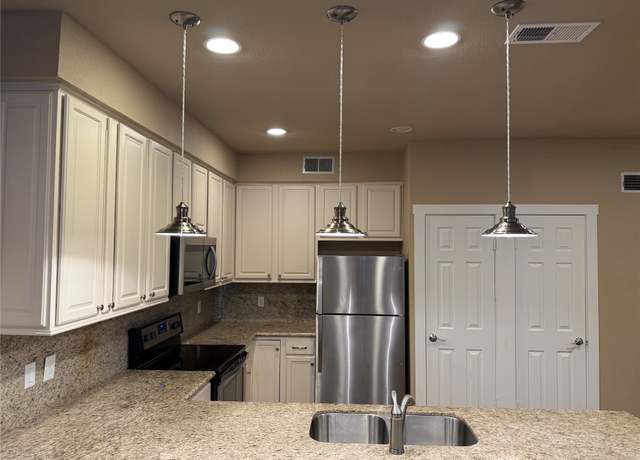 Property at 87 April Point Dr S, Conroe, TX 77356, 1 bed, 1 bath