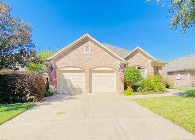 Property at 2338 Fairway Pointe Dr, League City, TX 77573, 3 beds, 2.5 baths