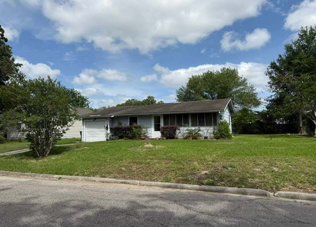 Property at 2281 Des Jardines St, Houston, TX 77023, 4 beds, 1 bath