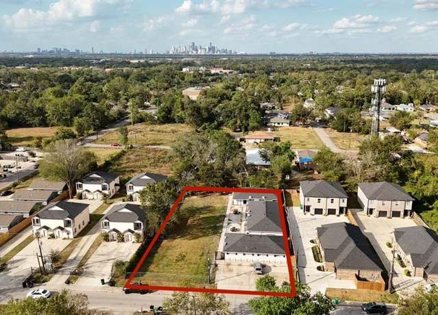 Property at 5017 Mallow St, Houston, TX 77033, 7 baths