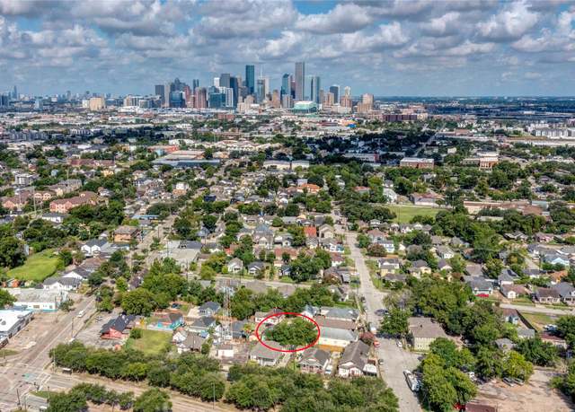 Property at 4 Canal Ct, Houston, TX 77011