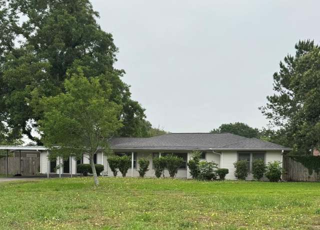 Property at 1327 Hodges Ln, Wharton, TX 77488, 4 beds, 2 baths