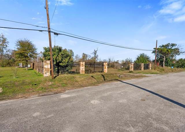 Property at 736 Pickering St, Houston, TX 77091