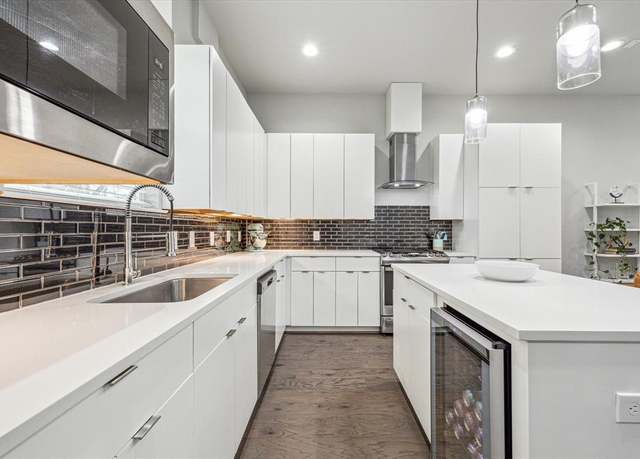Property at 5115 Del Sur St Unit K, Houston, TX 77018, 3 beds, 2.5 baths