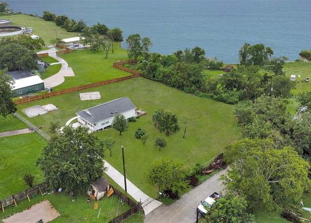 Property at 609 Avenue D, Highlands, TX 77562, 3 beds, 2 baths