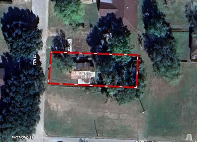 Property at 836 7th St, Hempstead, TX 77445