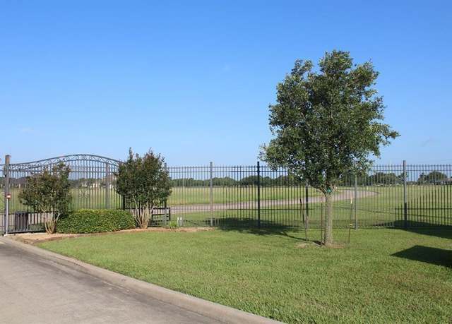 Property at 105 Legends Way, El Campo, TX 77437