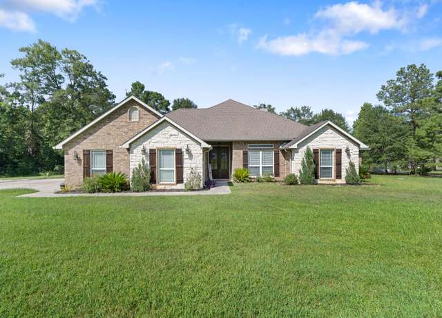 Property at 220 Southcrest Ct, Livingston, TX 77351, 3 beds, 2.5 baths