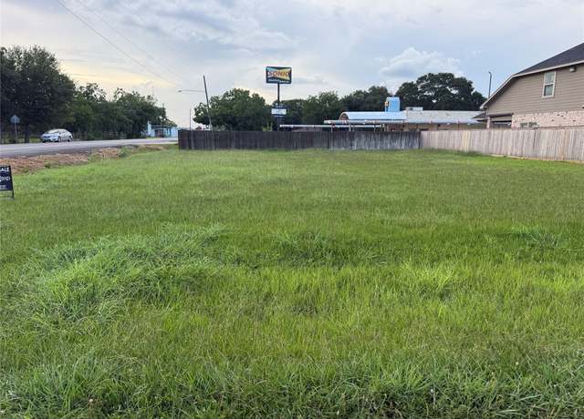 Property at 908 Roberts St, East Bernard, TX 77435