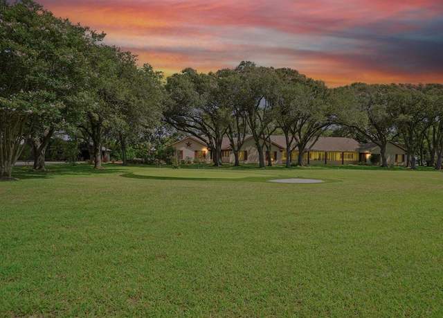Property at 514 E Bayshore Dr, Palacios, TX 77465, 4 beds, 3.5 baths