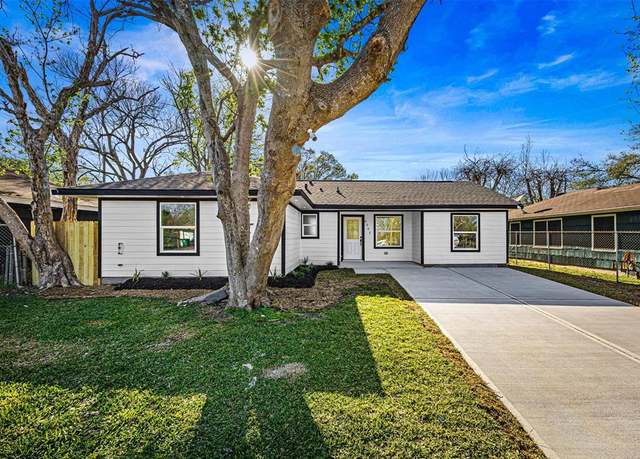 Property at 8302 Sharondale Dr, Houston, TX 77033, 4 beds, 2 baths