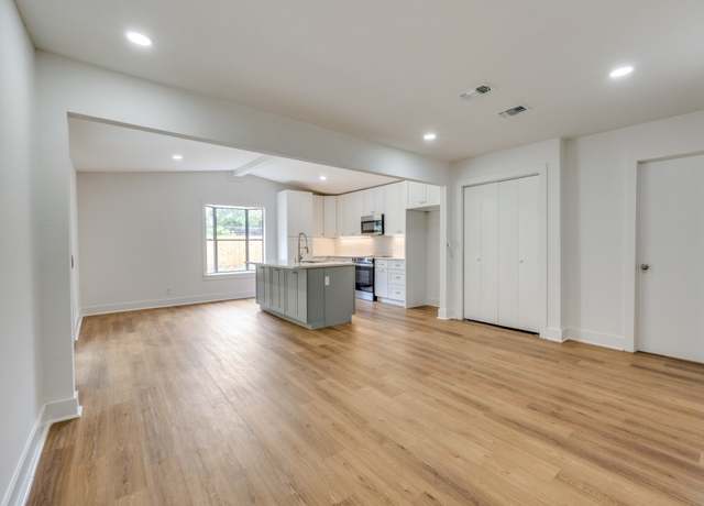 Property at 527 Blakeley Dr, San Antonio, TX 78209, 3 beds, 2.5 baths