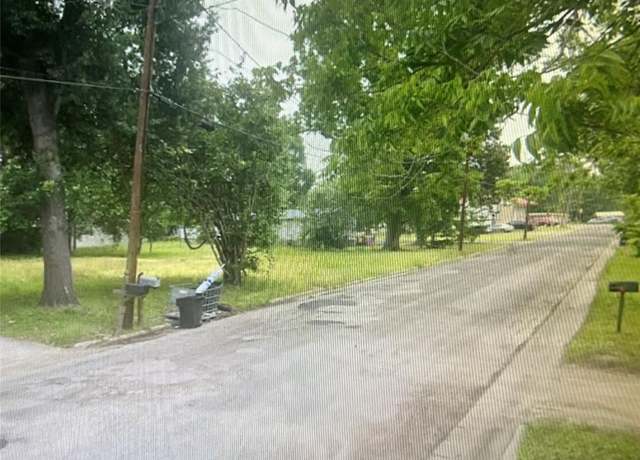 Property at 310 Ogletree St, Livingston, TX 77351, 3 beds