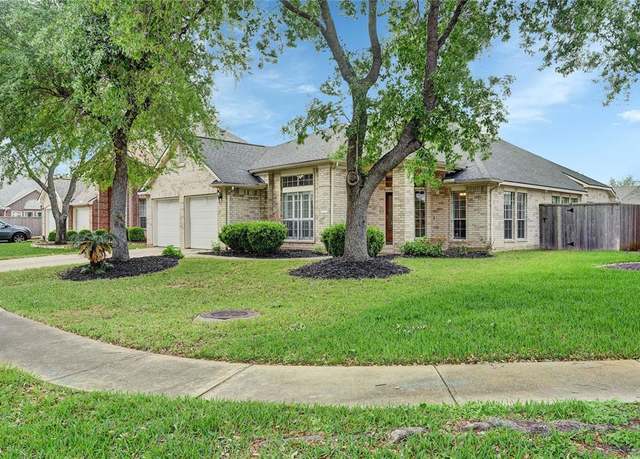 Property at 5714 Bayberry Way, Sugar Land, TX 77479, 4 beds, 3 baths