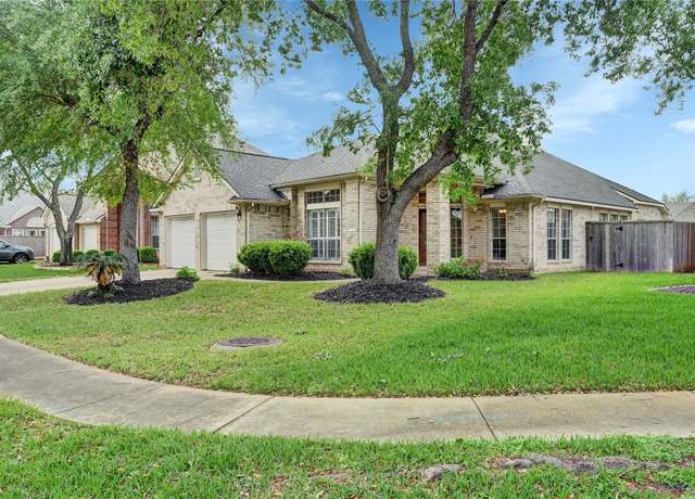 Property at 5714 Bayberry Way, Sugar Land, TX 77479, 4 beds, 3 baths