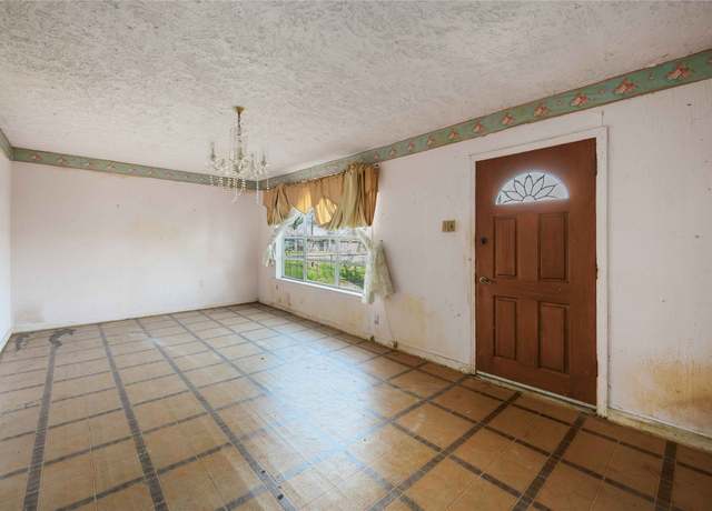 Property at 7506 W Knoll St, Houston, TX 77028, 5 beds, 3 baths