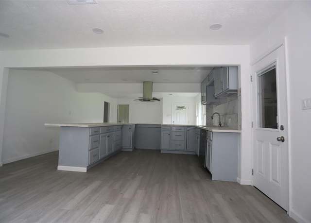 Property at 345 Byrd St, Vidor, TX 77662, 3 beds, 2 baths