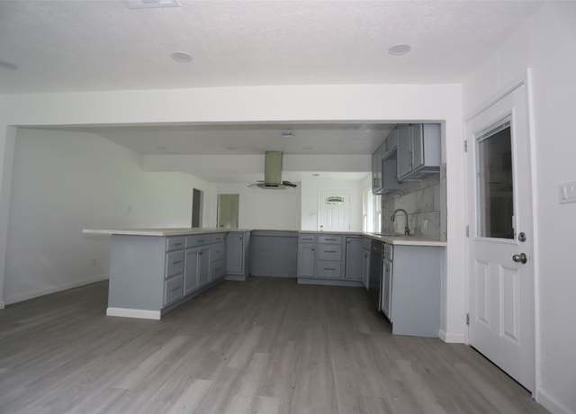 Property at 345 Byrd St, Vidor, TX 77662, 3 beds, 2 baths