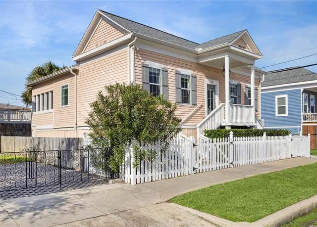 Property at 613 9th St, Galveston, TX 77550, 2 beds, 2 baths