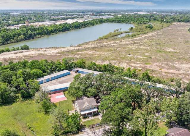 Property at 5530 Allen Genoa Rd, Houston, TX 77034, 7 beds, 2.5 baths