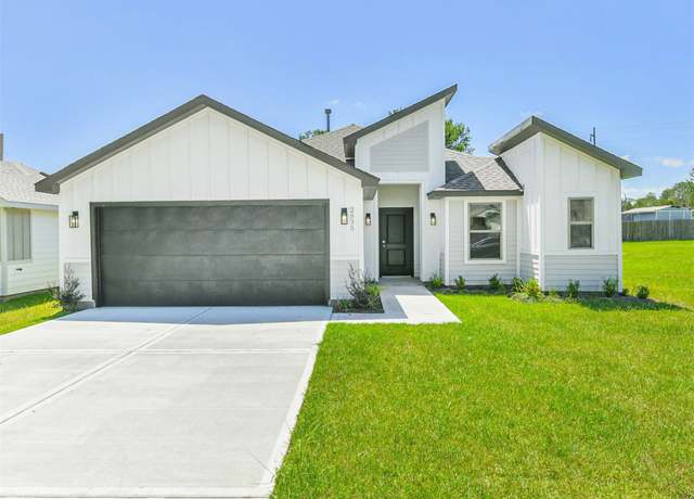Property at 2835 14th St, Hempstead, TX 77445, 3 beds, 2.5 baths