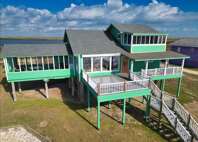 Property at 504 Marina Dr, Sargent, TX 77414, 3 beds, 2 baths