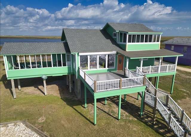 Property at 504 Marina Dr, Sargent, TX 77414, 3 beds, 2 baths