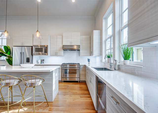 Property at 634 Delmar St, Houston, TX 77023, 3 beds, 2.5 baths
