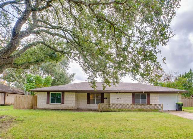 Property at 706 University Ave, Wharton, TX 77488, 3 beds, 2 baths