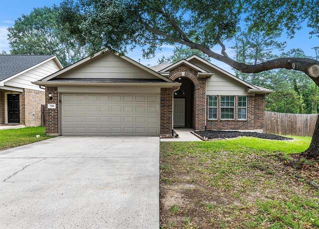 Property at 900 Summer Wood Blvd, Conroe, TX 77303, 3 beds, 2 baths
